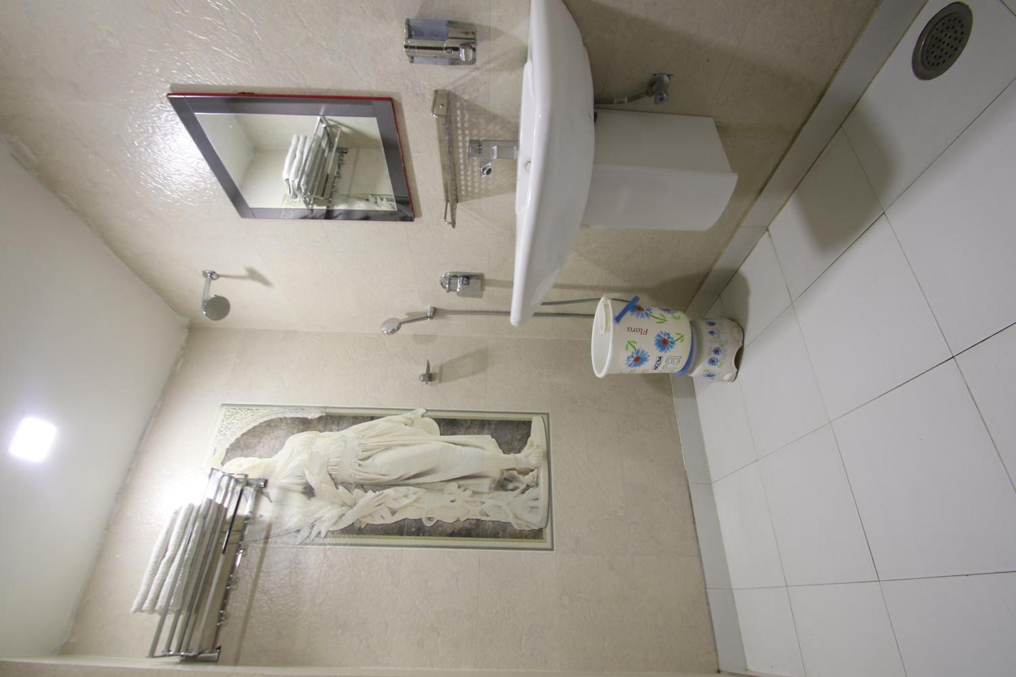 Hotel Hill Palace -Near Karol Bagh Metro Station Делхи Екстериор снимка