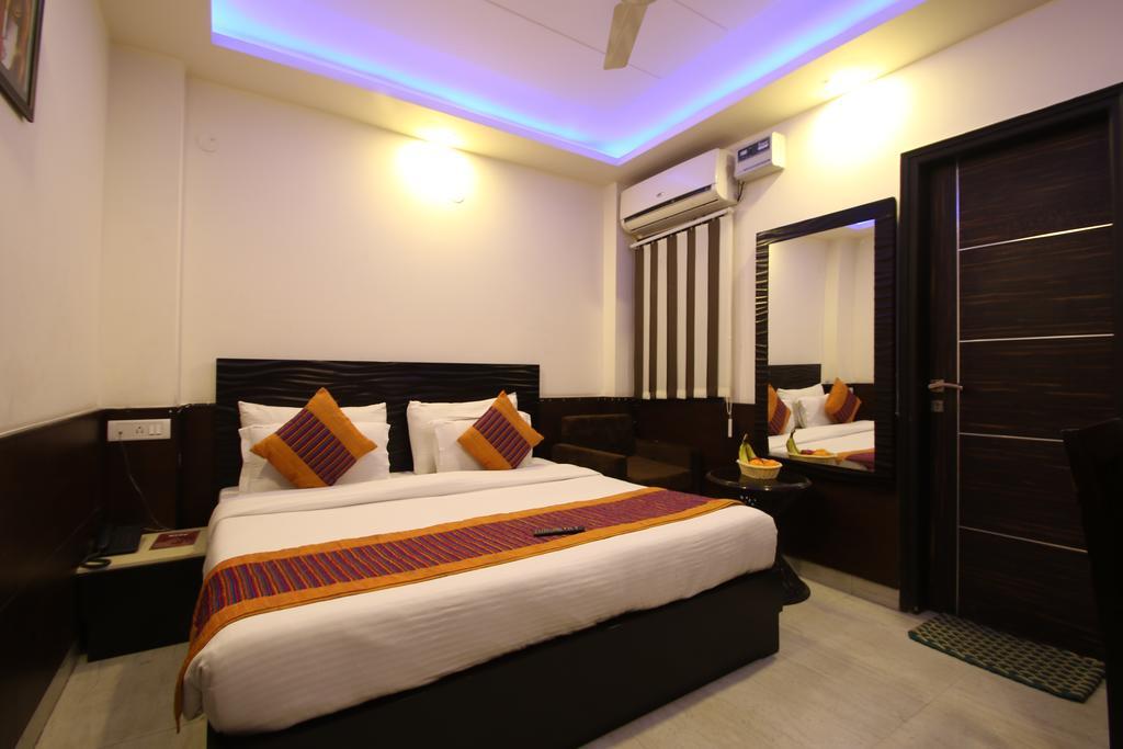 Hotel Hill Palace -Near Karol Bagh Metro Station Делхи Екстериор снимка