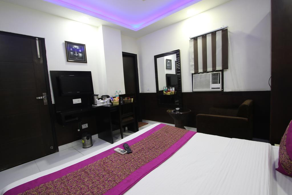 Hotel Hill Palace -Near Karol Bagh Metro Station Делхи Екстериор снимка