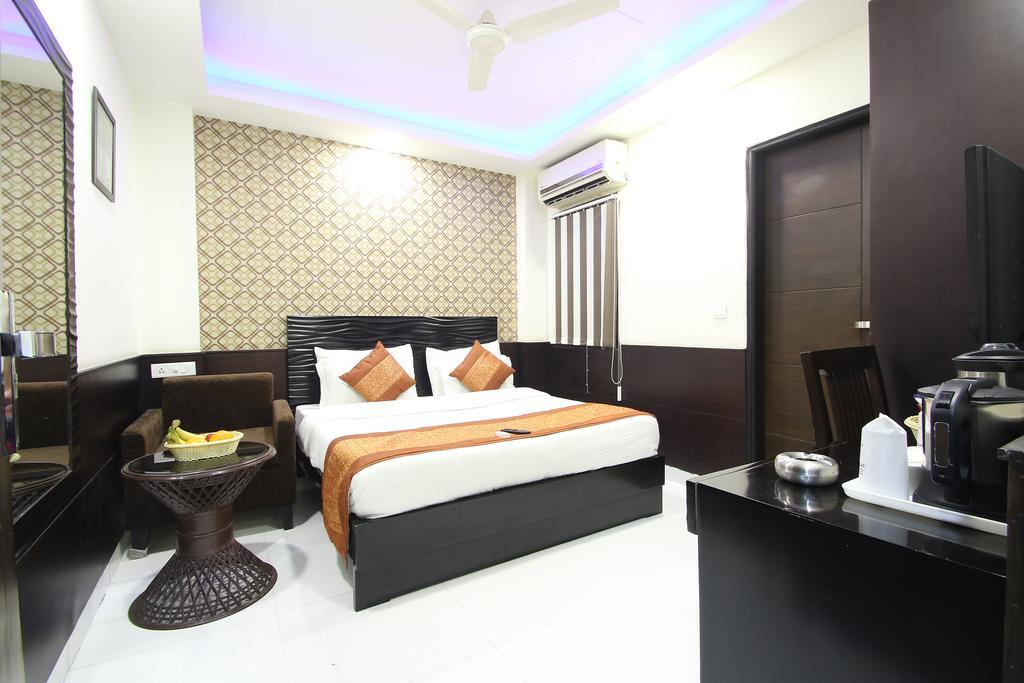 Hotel Hill Palace -Near Karol Bagh Metro Station Делхи Екстериор снимка
