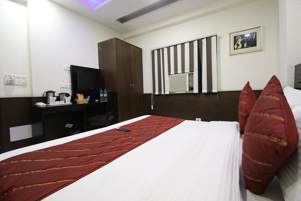 Hotel Hill Palace -Near Karol Bagh Metro Station Делхи Екстериор снимка