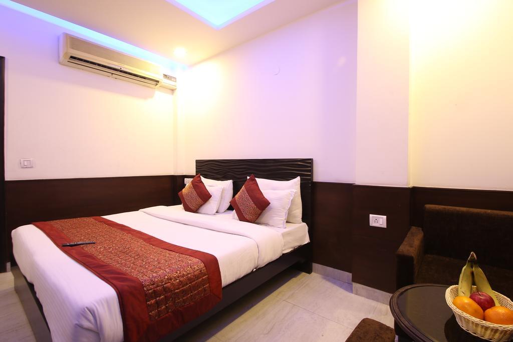 Hotel Hill Palace -Near Karol Bagh Metro Station Делхи Екстериор снимка