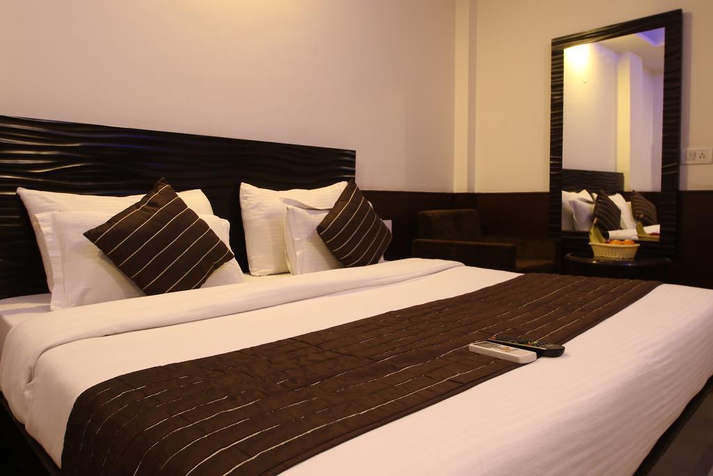 Hotel Hill Palace -Near Karol Bagh Metro Station Делхи Екстериор снимка