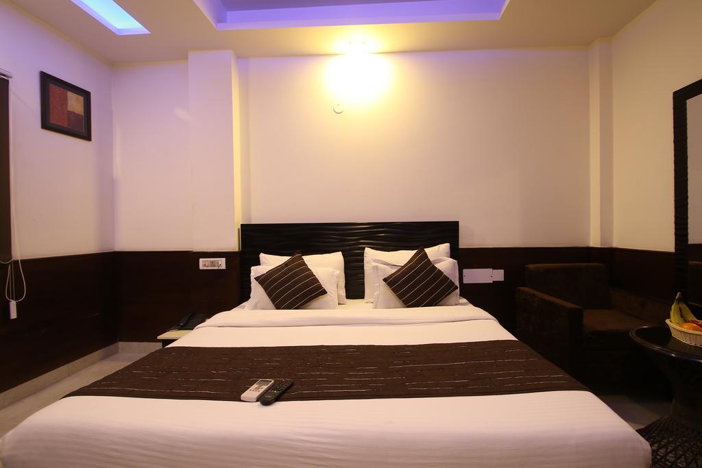 Hotel Hill Palace -Near Karol Bagh Metro Station Делхи Екстериор снимка