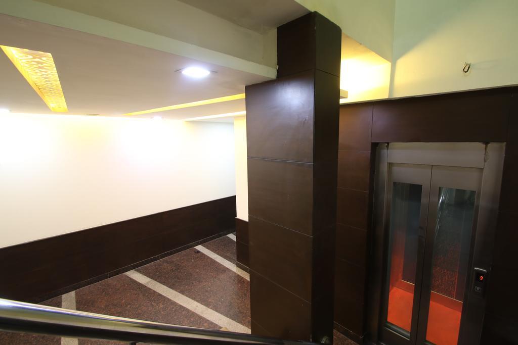 Hotel Hill Palace -Near Karol Bagh Metro Station Делхи Екстериор снимка