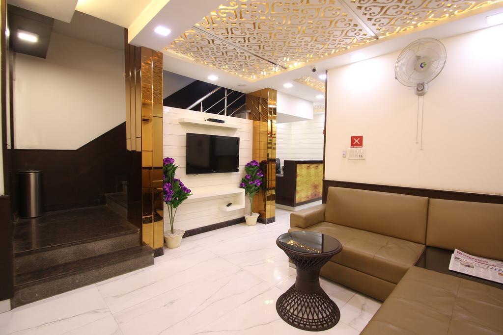 Hotel Hill Palace -Near Karol Bagh Metro Station Делхи Екстериор снимка