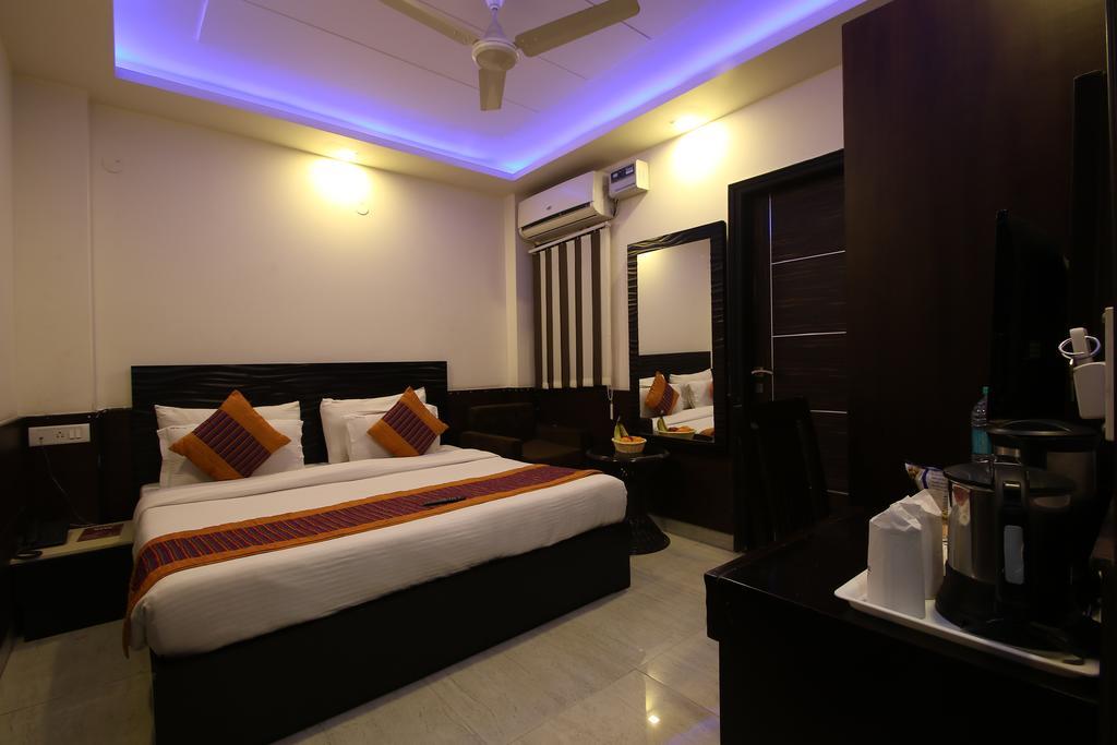 Hotel Hill Palace -Near Karol Bagh Metro Station Делхи Екстериор снимка