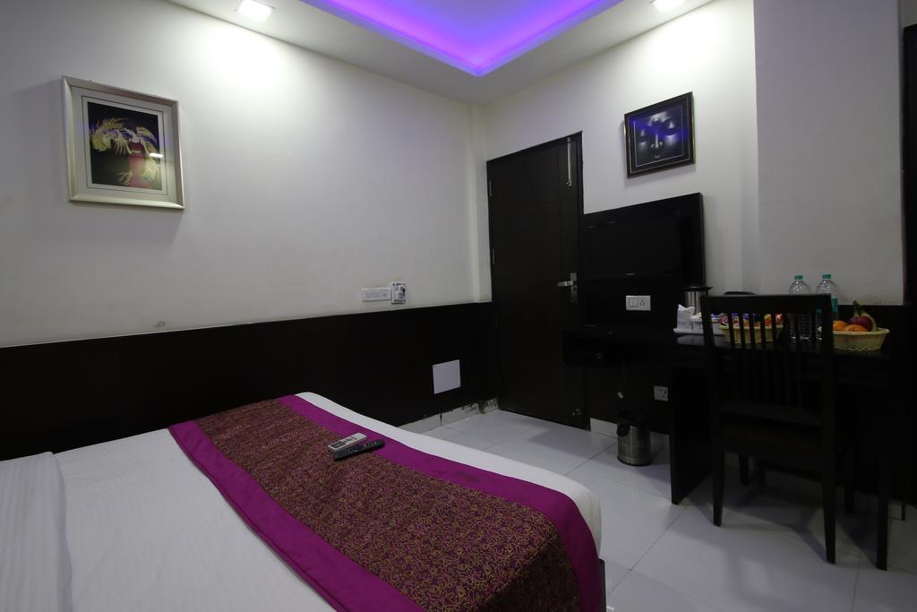 Hotel Hill Palace -Near Karol Bagh Metro Station Делхи Екстериор снимка