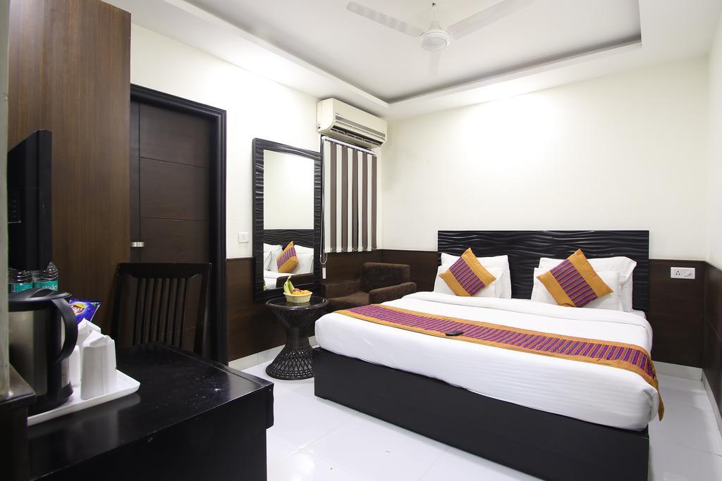 Hotel Hill Palace -Near Karol Bagh Metro Station Делхи Екстериор снимка