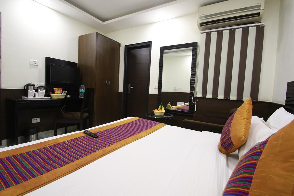 Hotel Hill Palace -Near Karol Bagh Metro Station Делхи Екстериор снимка