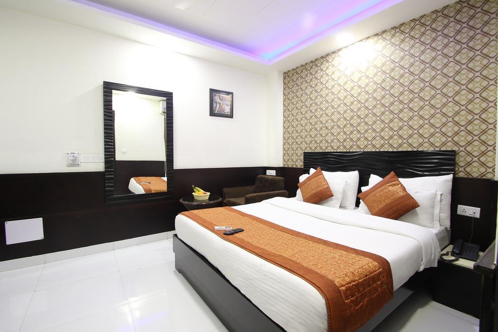 Hotel Hill Palace -Near Karol Bagh Metro Station Делхи Екстериор снимка