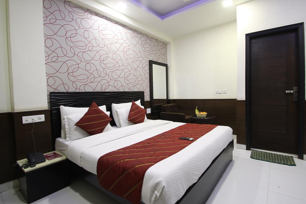 Hotel Hill Palace -Near Karol Bagh Metro Station Делхи Екстериор снимка