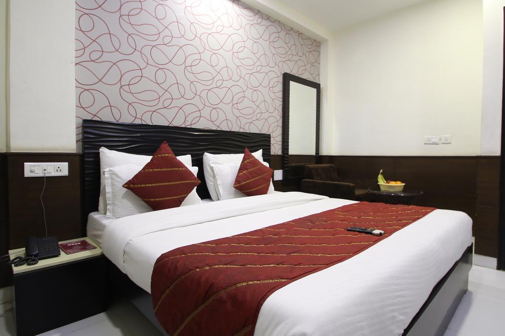 Hotel Hill Palace -Near Karol Bagh Metro Station Делхи Екстериор снимка