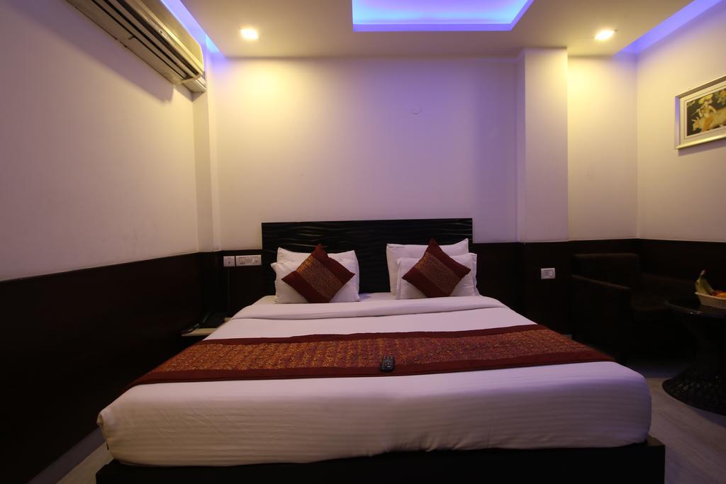 Hotel Hill Palace -Near Karol Bagh Metro Station Делхи Екстериор снимка