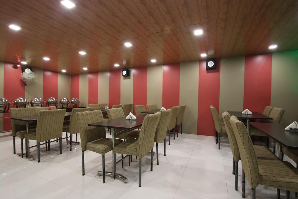 Hotel Hill Palace -Near Karol Bagh Metro Station Делхи Екстериор снимка