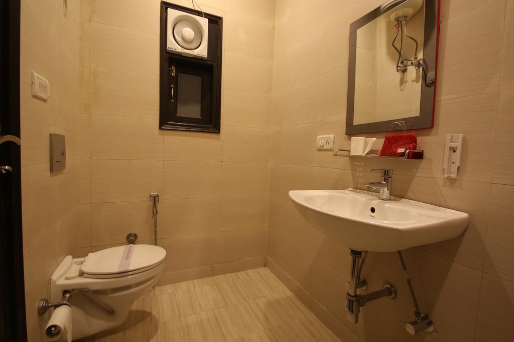 Hotel Hill Palace -Near Karol Bagh Metro Station Делхи Екстериор снимка