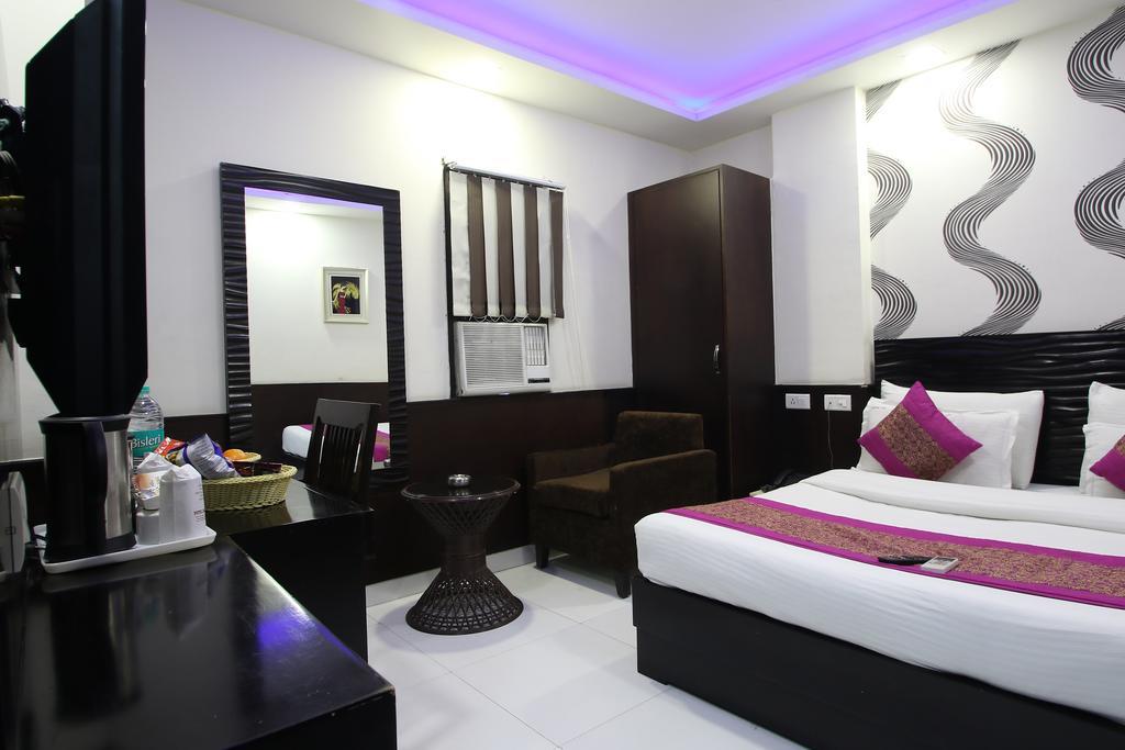 Hotel Hill Palace -Near Karol Bagh Metro Station Делхи Екстериор снимка