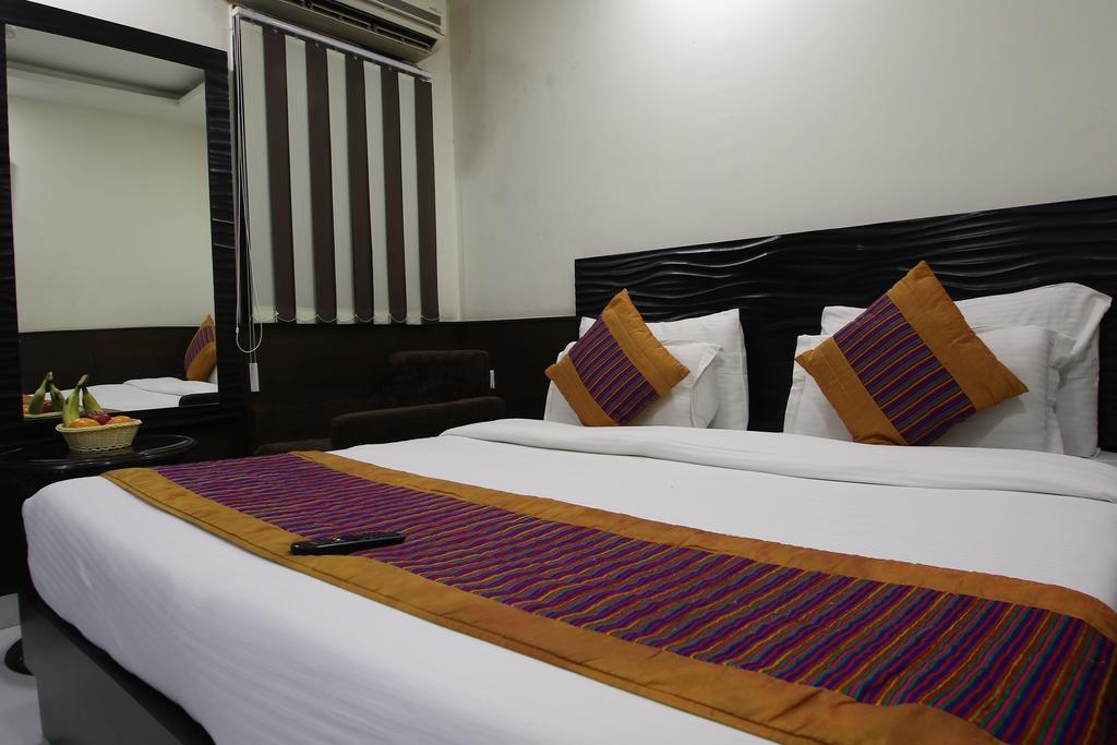 Hotel Hill Palace -Near Karol Bagh Metro Station Делхи Екстериор снимка
