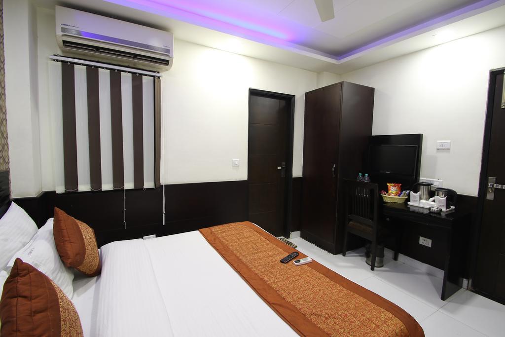 Hotel Hill Palace -Near Karol Bagh Metro Station Делхи Екстериор снимка