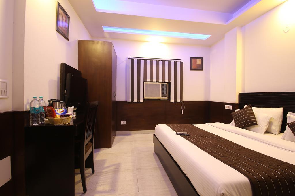 Hotel Hill Palace -Near Karol Bagh Metro Station Делхи Екстериор снимка