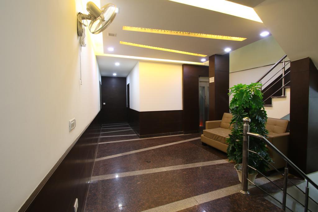 Hotel Hill Palace -Near Karol Bagh Metro Station Делхи Екстериор снимка
