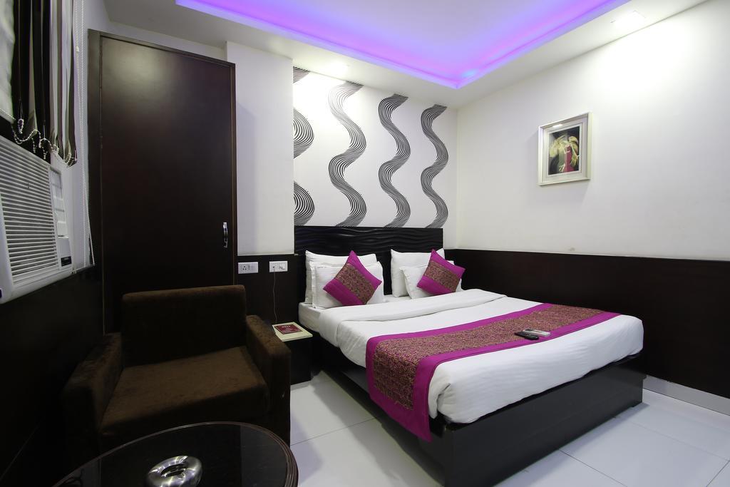 Hotel Hill Palace -Near Karol Bagh Metro Station Делхи Екстериор снимка
