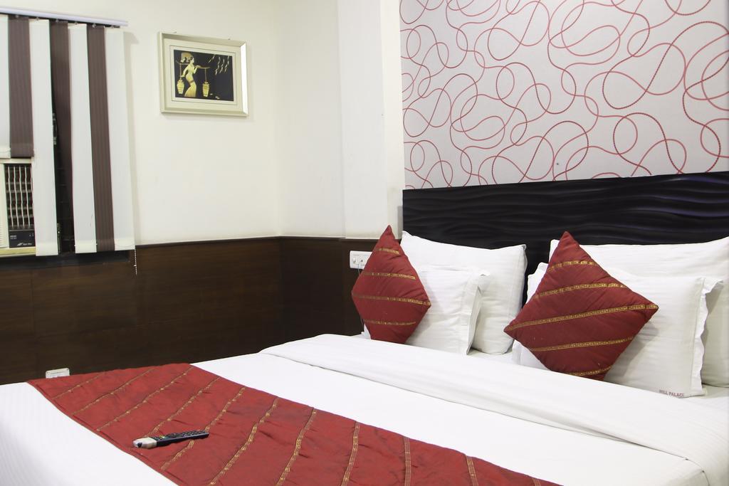 Hotel Hill Palace -Near Karol Bagh Metro Station Делхи Екстериор снимка