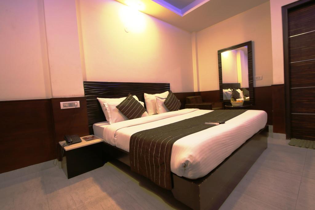 Hotel Hill Palace -Near Karol Bagh Metro Station Делхи Екстериор снимка