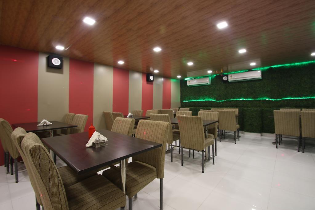 Hotel Hill Palace -Near Karol Bagh Metro Station Делхи Екстериор снимка