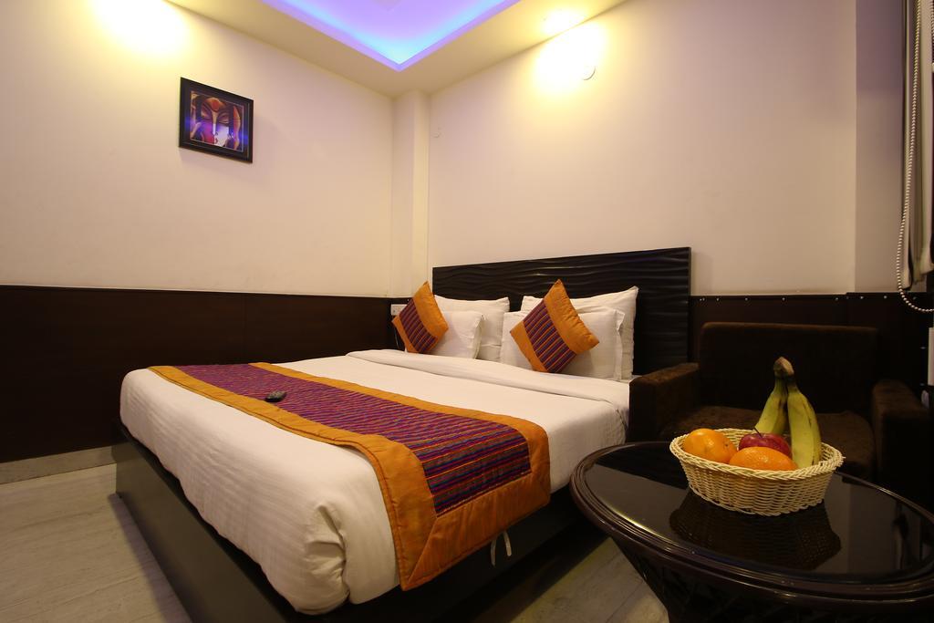 Hotel Hill Palace -Near Karol Bagh Metro Station Делхи Екстериор снимка