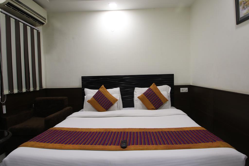 Hotel Hill Palace -Near Karol Bagh Metro Station Делхи Екстериор снимка