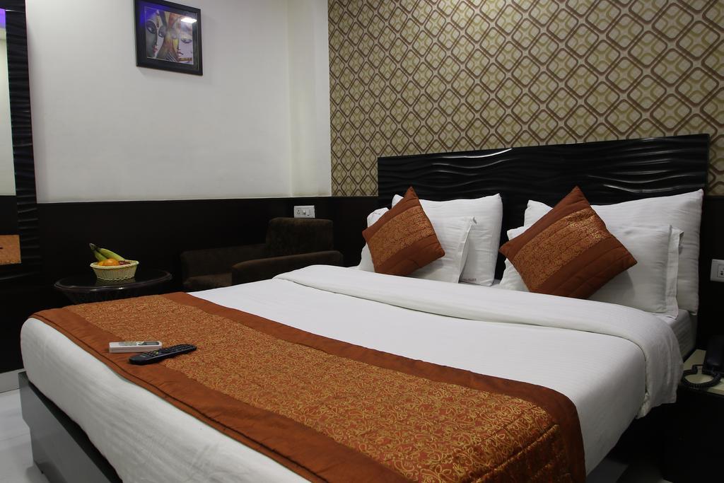 Hotel Hill Palace -Near Karol Bagh Metro Station Делхи Екстериор снимка