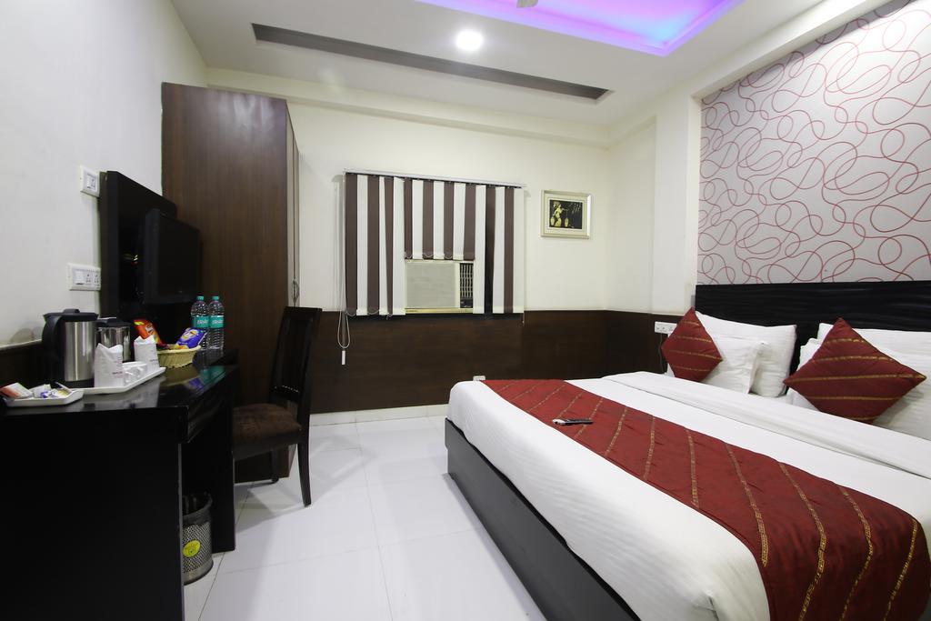 Hotel Hill Palace -Near Karol Bagh Metro Station Делхи Екстериор снимка