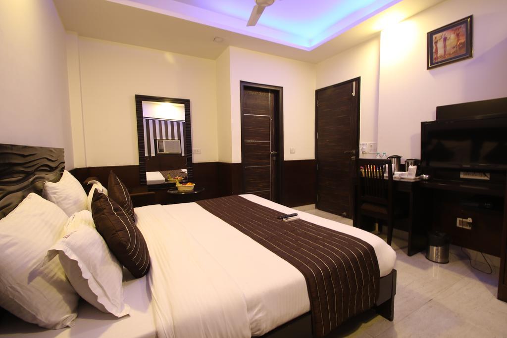 Hotel Hill Palace -Near Karol Bagh Metro Station Делхи Екстериор снимка