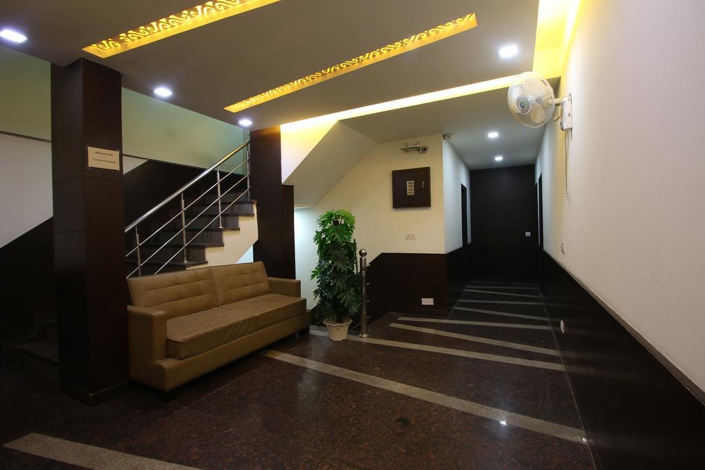 Hotel Hill Palace -Near Karol Bagh Metro Station Делхи Екстериор снимка