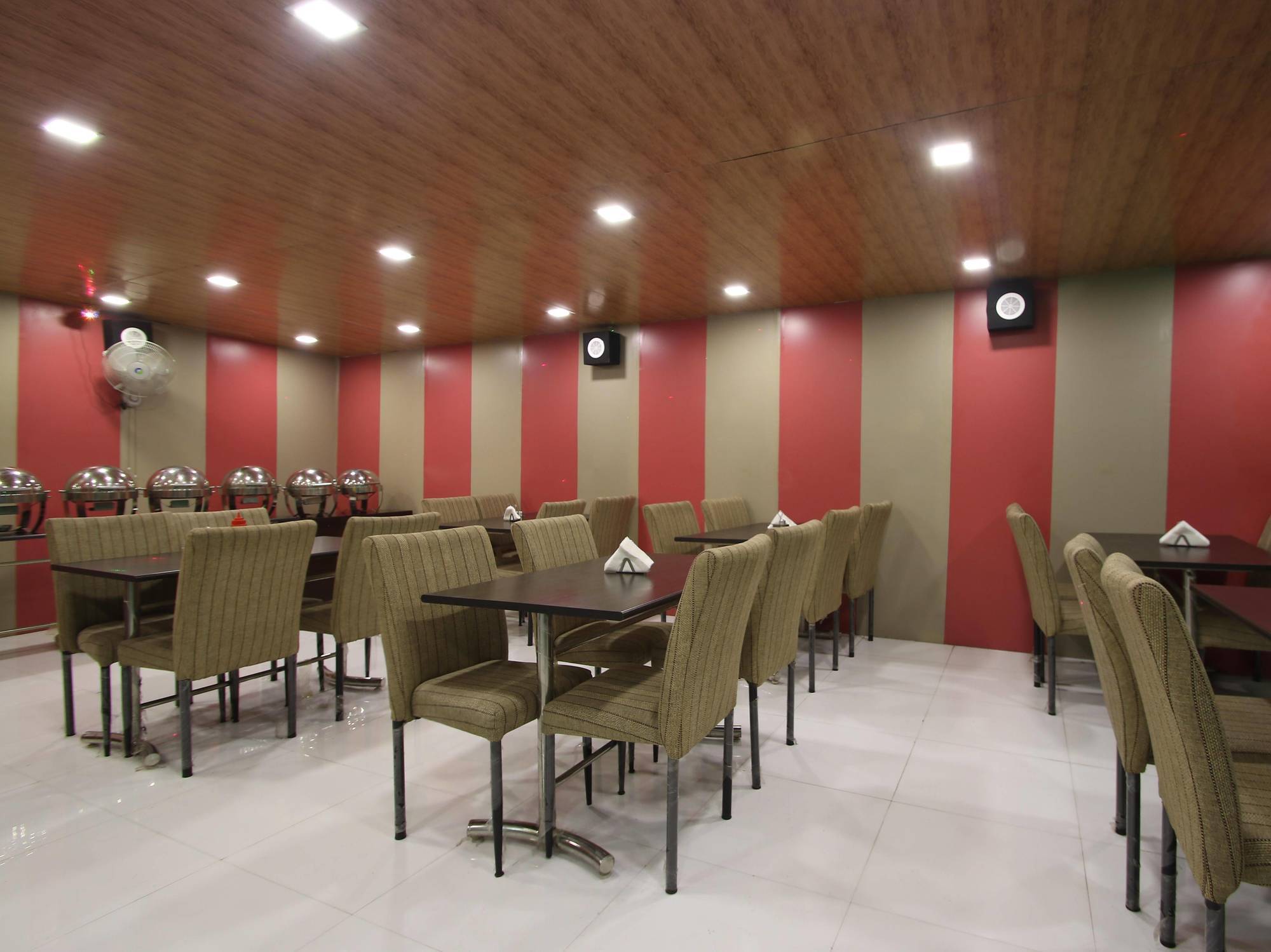 Hotel Hill Palace -Near Karol Bagh Metro Station Делхи Екстериор снимка
