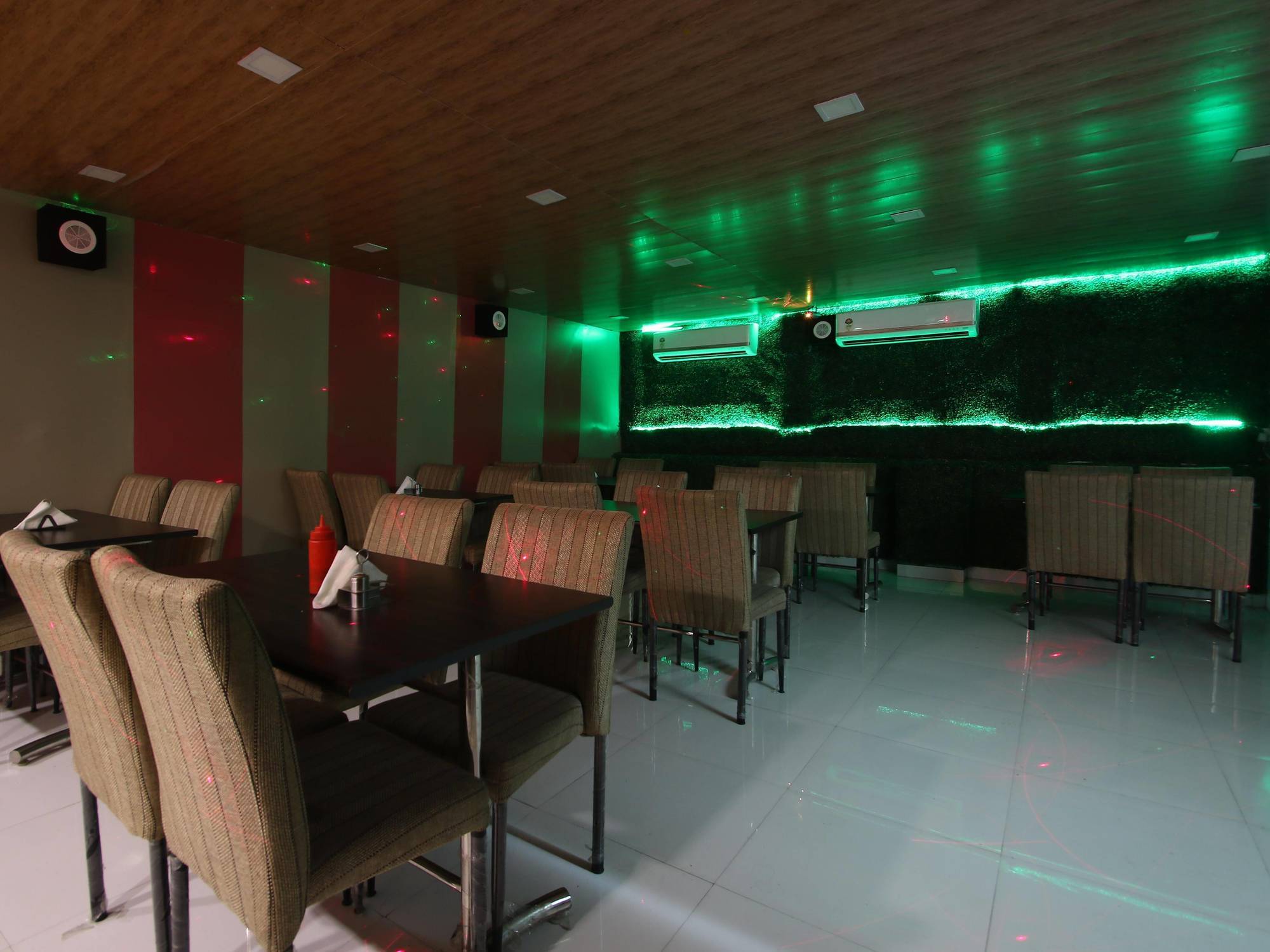 Hotel Hill Palace -Near Karol Bagh Metro Station Делхи Екстериор снимка