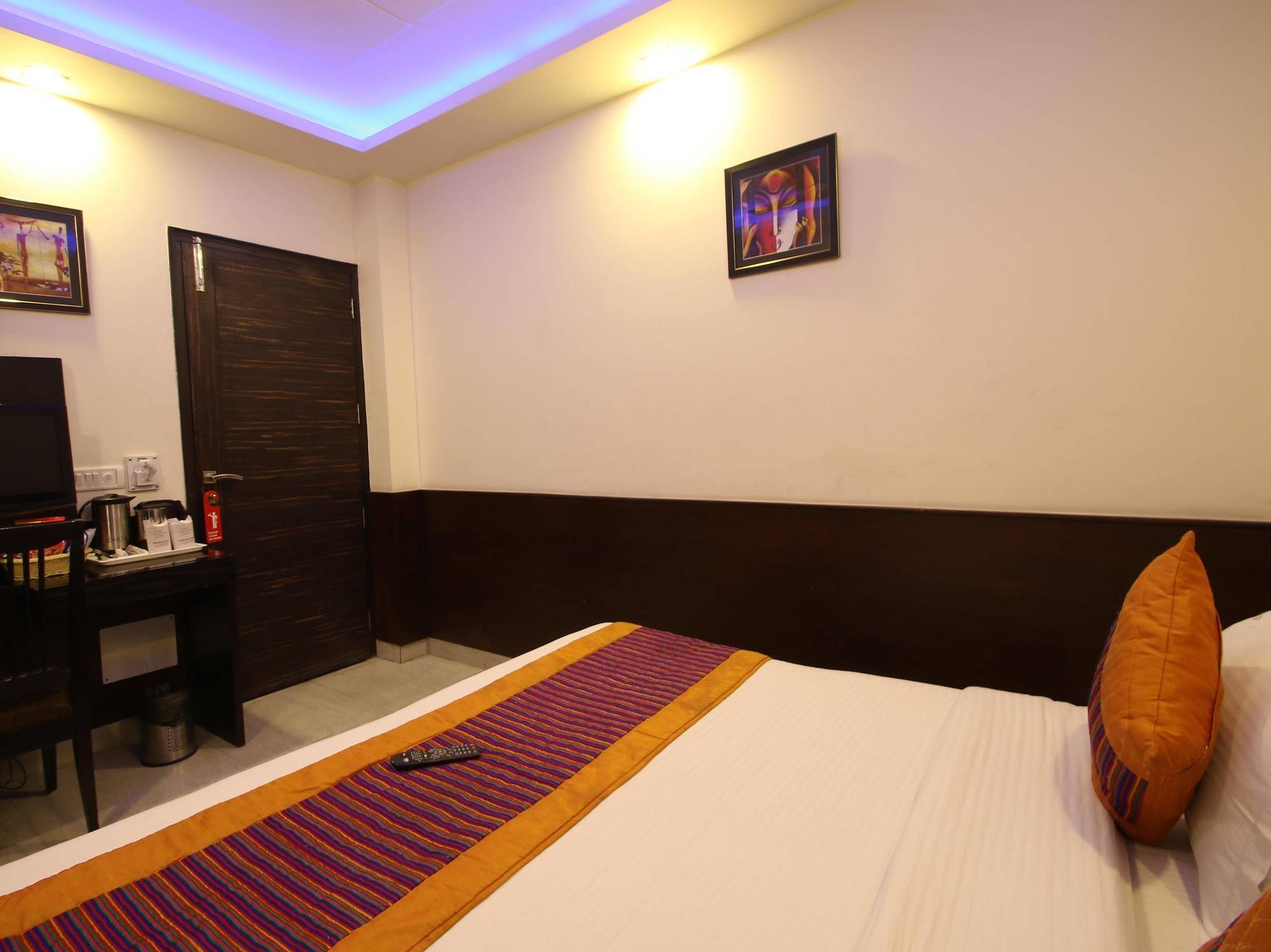 Hotel Hill Palace -Near Karol Bagh Metro Station Делхи Екстериор снимка
