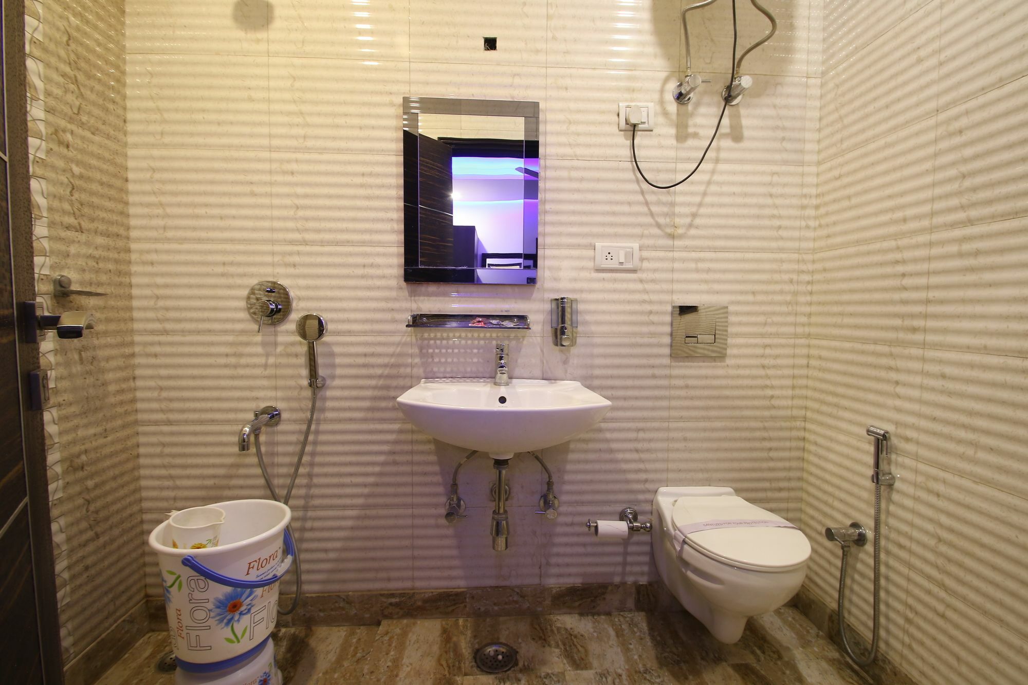Hotel Hill Palace -Near Karol Bagh Metro Station Делхи Екстериор снимка