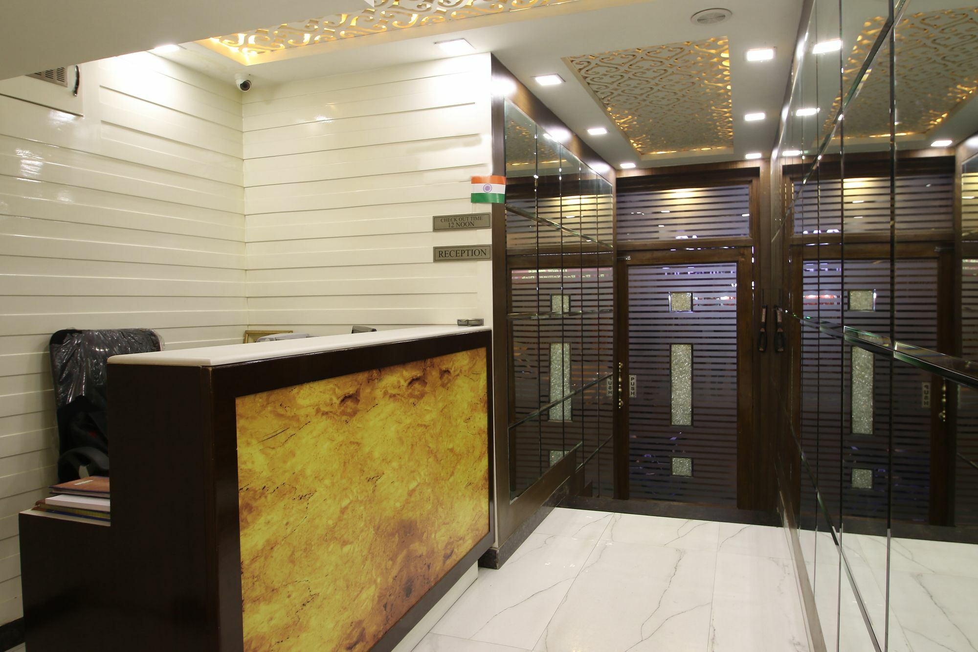 Hotel Hill Palace -Near Karol Bagh Metro Station Делхи Екстериор снимка
