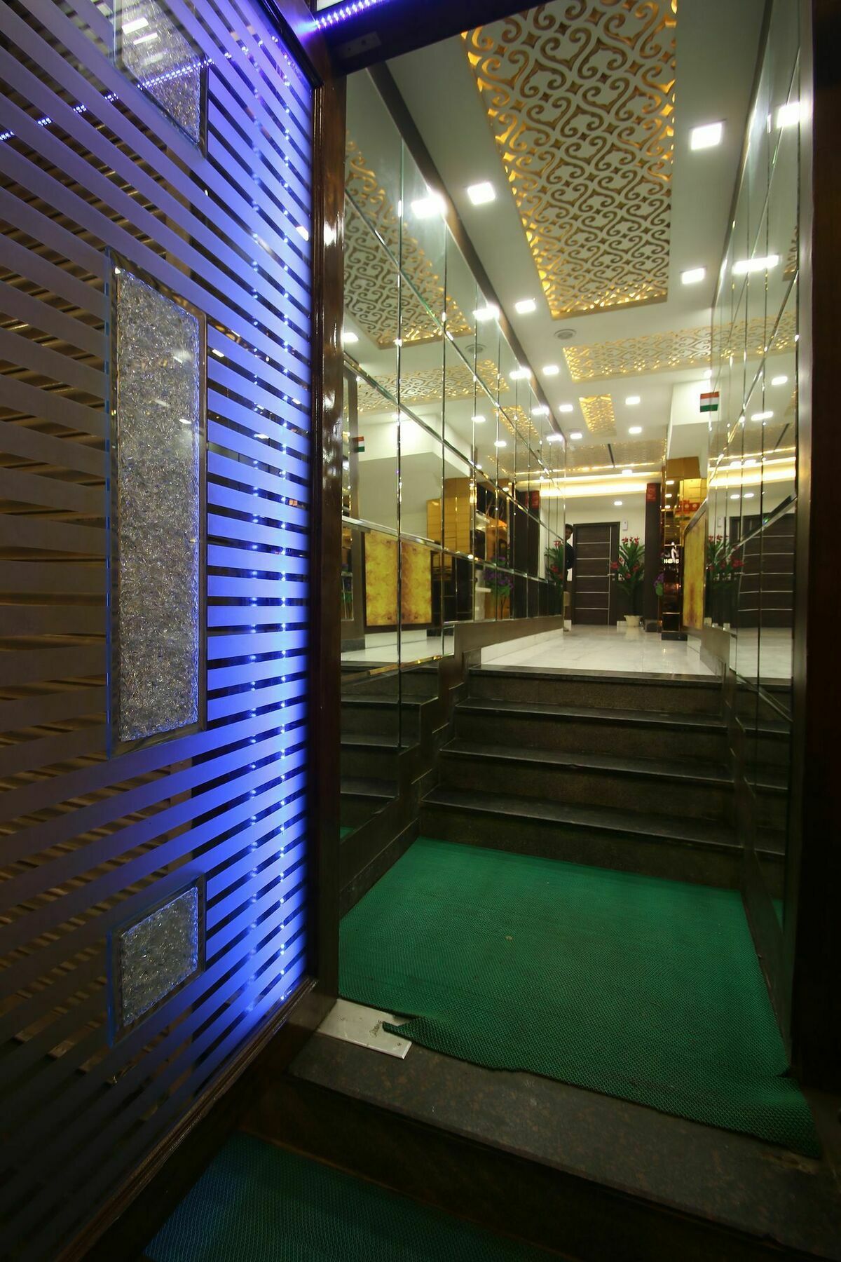 Hotel Hill Palace -Near Karol Bagh Metro Station Делхи Екстериор снимка